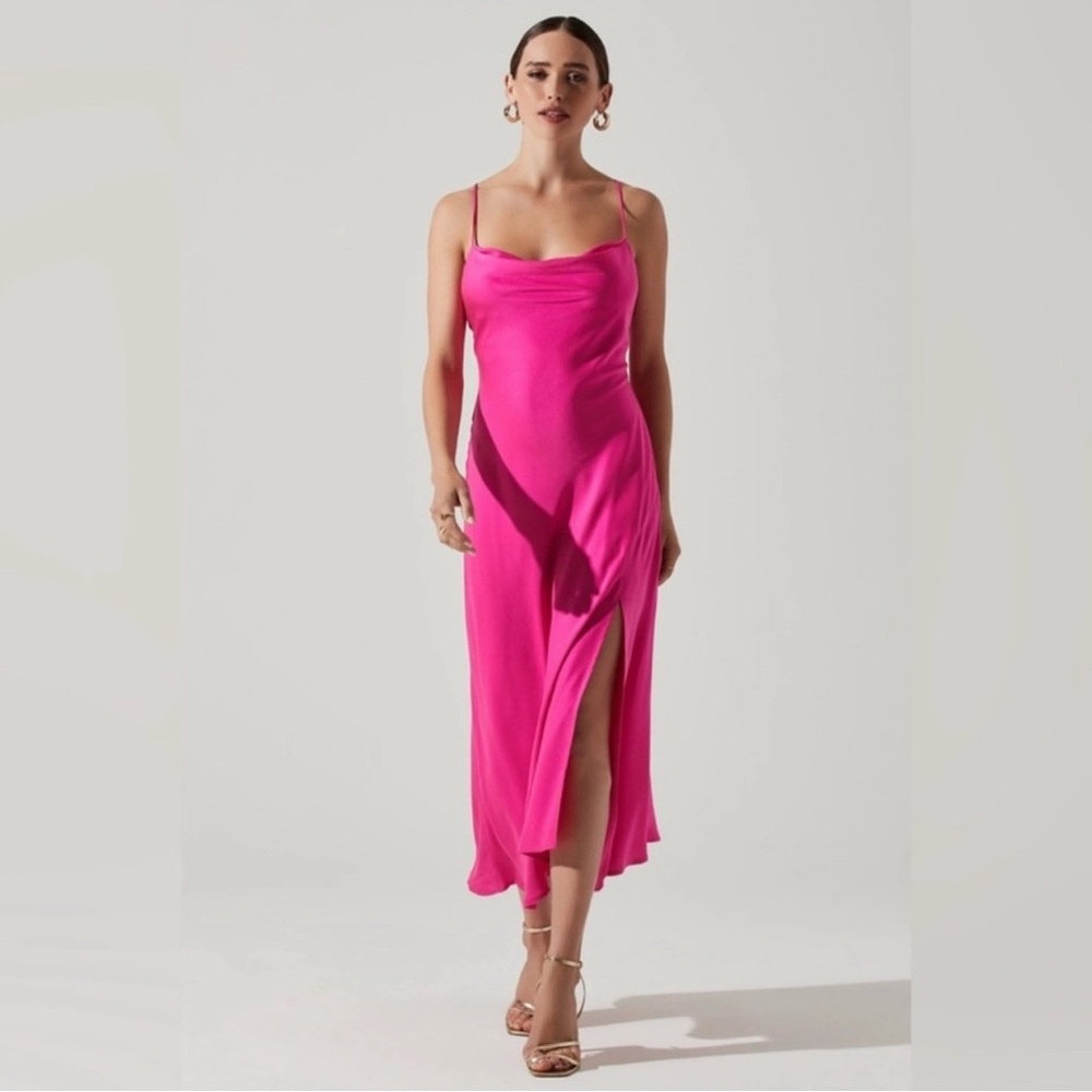 Astr The Label Fuchsia Midi Dress